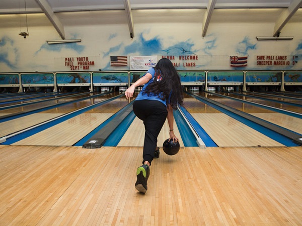 bowling-girl